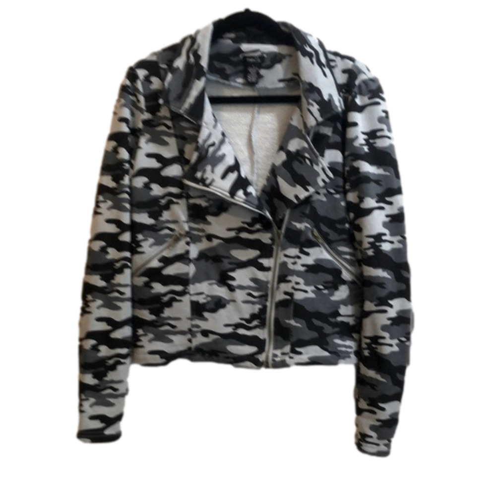 Rue 21 Camo Jacket - L